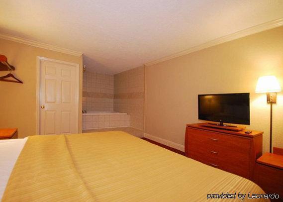 Greenville Inn & Suites חדר תמונה