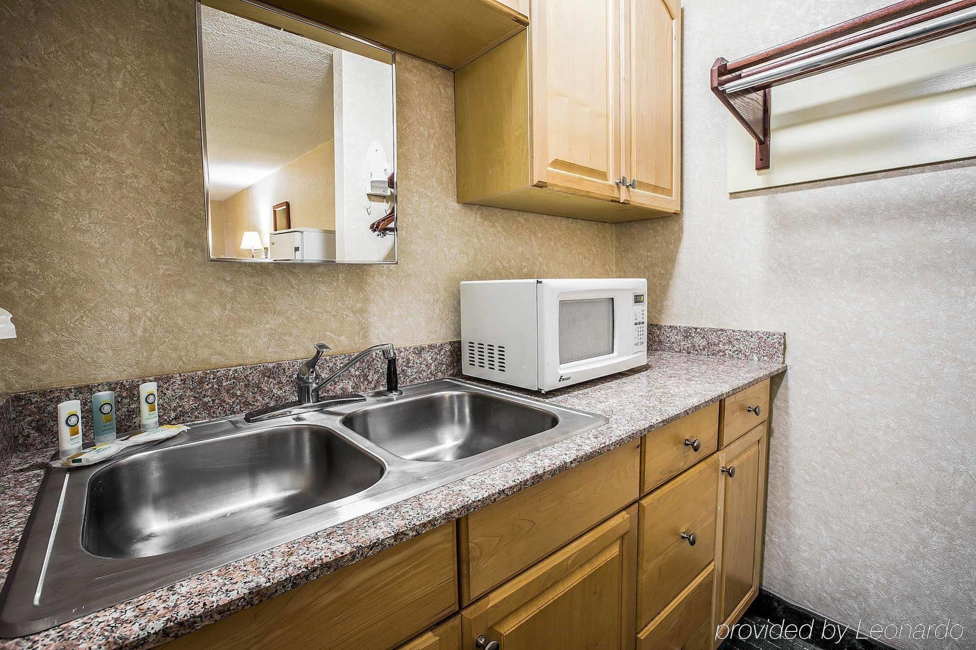 Greenville Inn & Suites מראה חיצוני תמונה